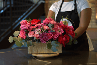 RHYTM & BLOOMS Postal Petal flowers in a vase